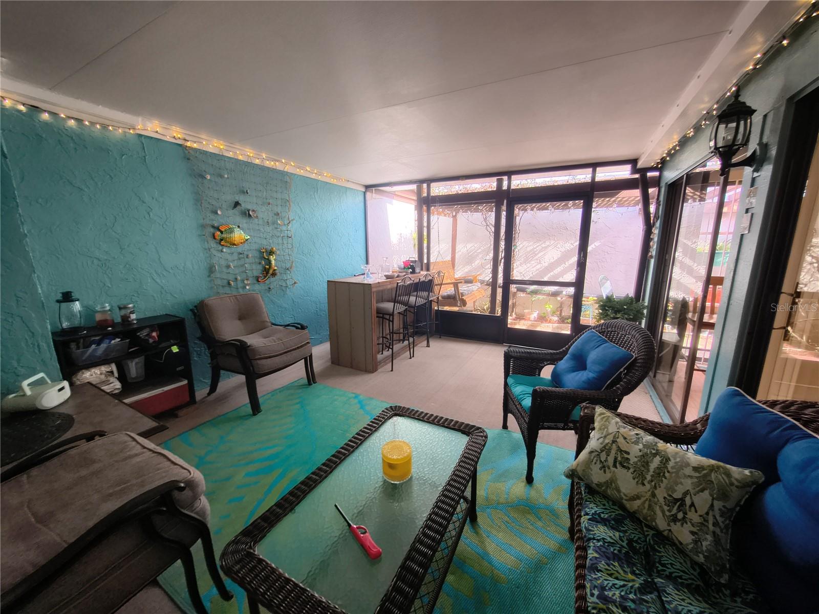 Sliders from Lanai to Atrium and swing