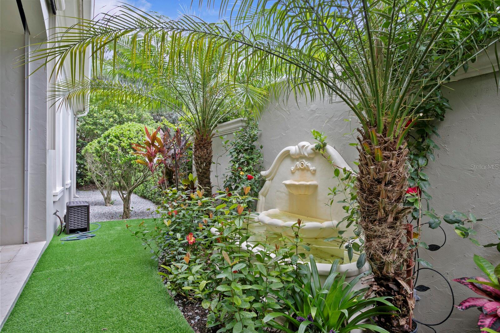 Artificial turf side yard