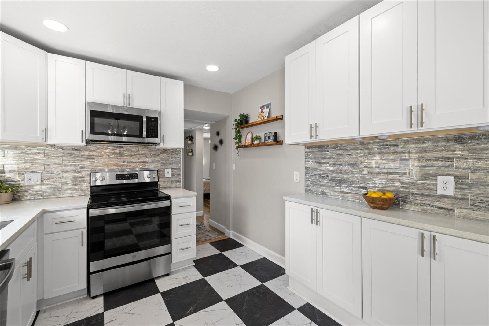 Kitchen / Coffee Bar