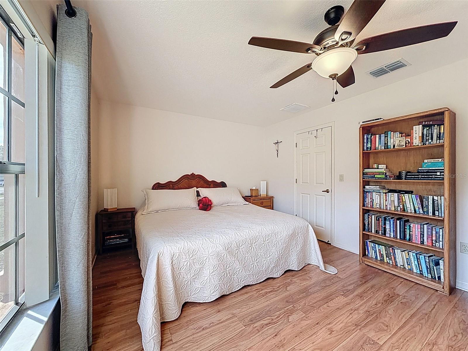 Main house guest bedroom 2
