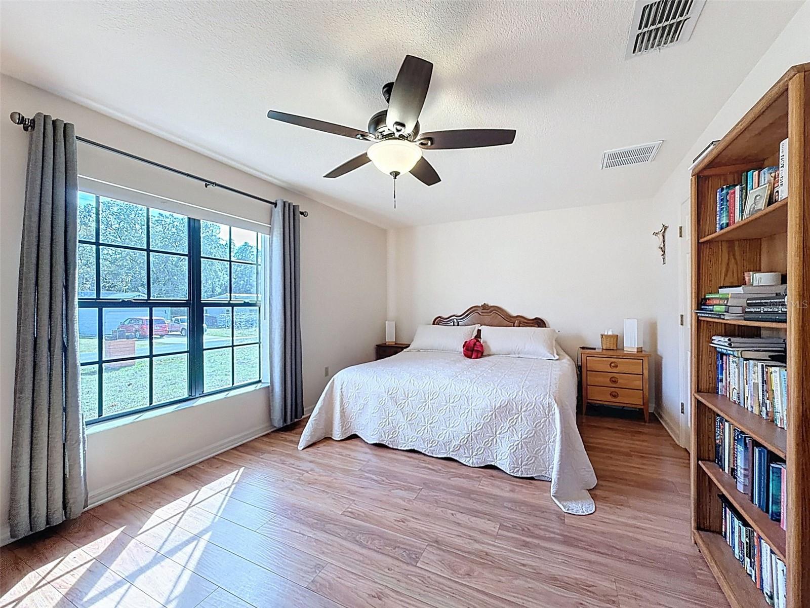 Main house guest bedroom 2