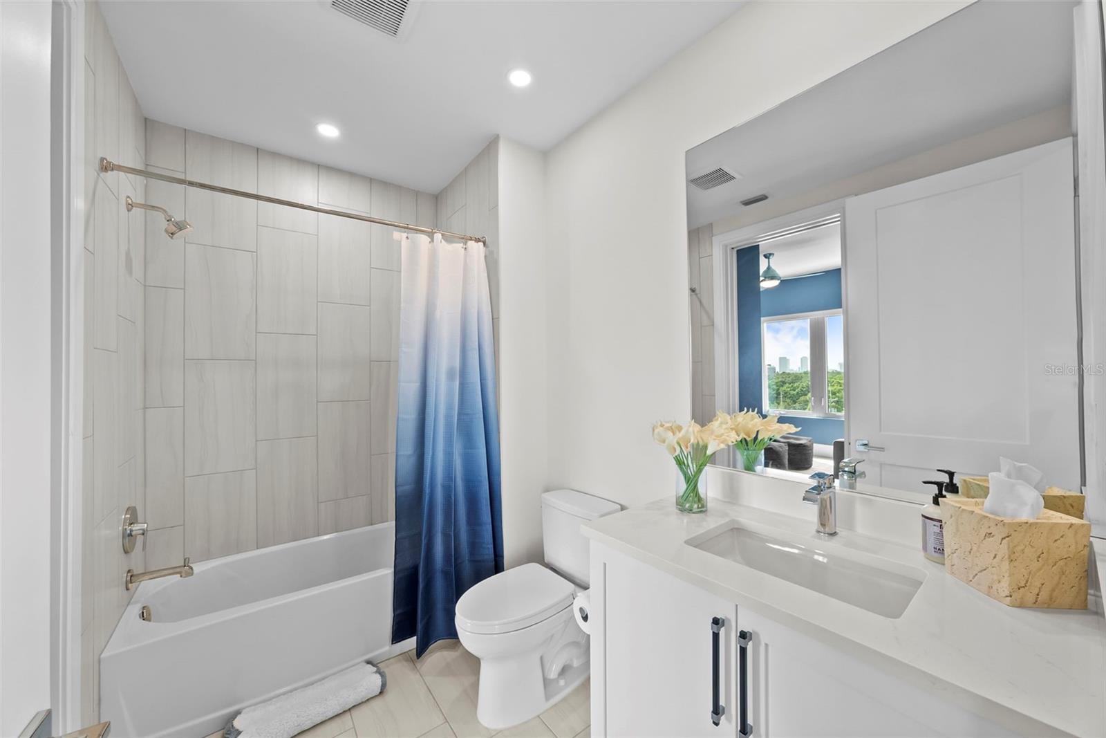 bathroom between 2nd and 3rd bedroom (jack and jill)