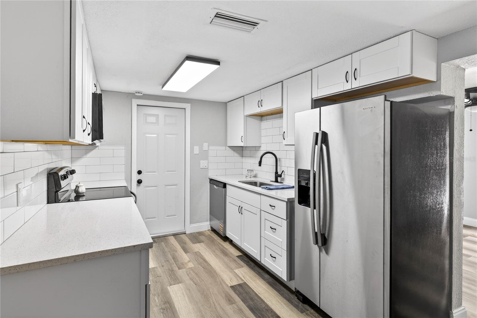 FULL SET OF BRAND-NEW STAINLESS-STEEL APPLIANCES