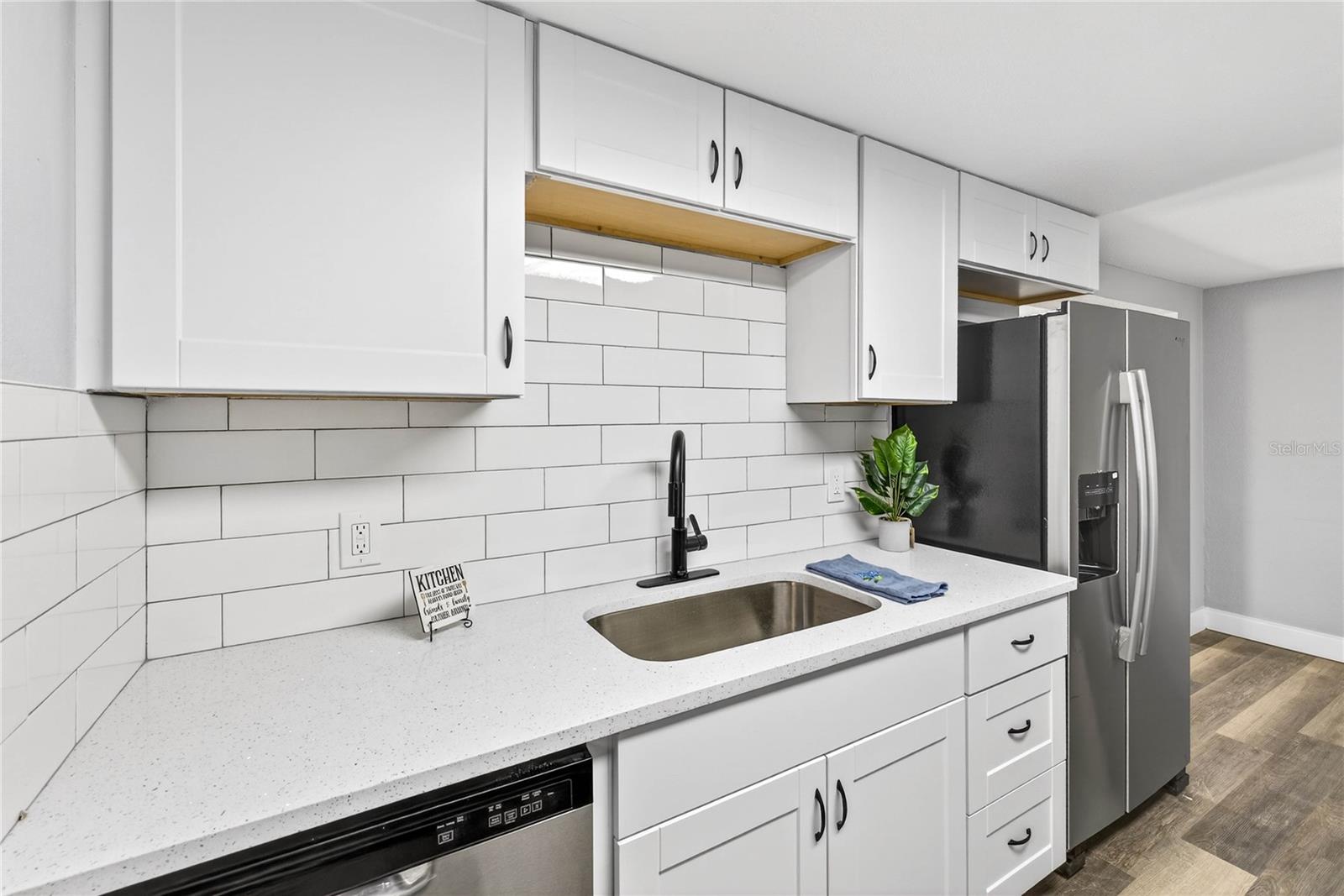 FULLY REMODELED KITCHEN