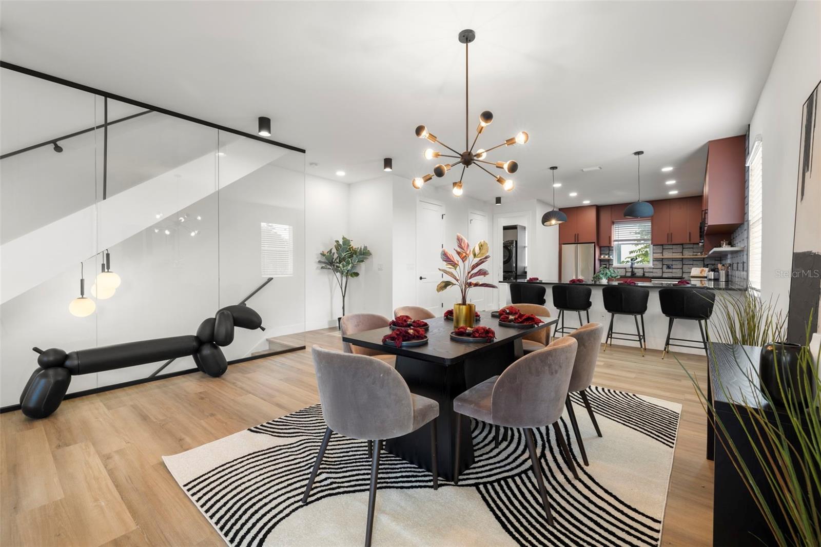 Dining & kitchen area