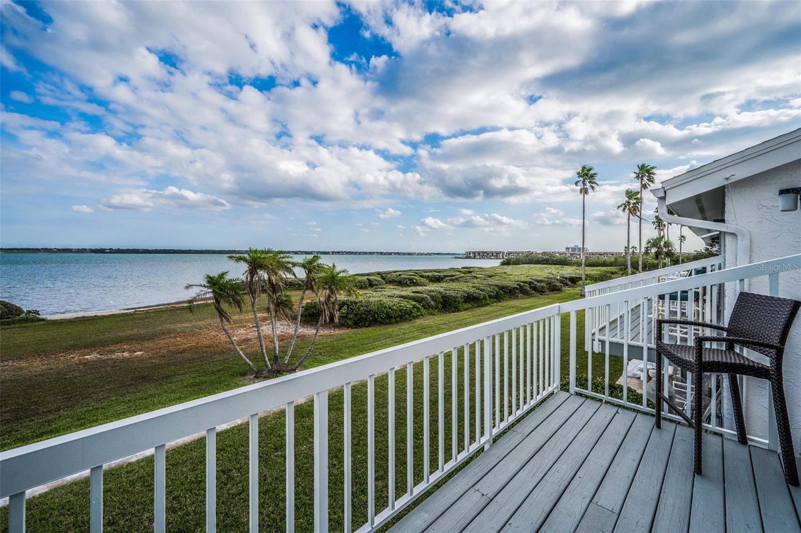 Panoramic 180 degree views of the Intracoastal!