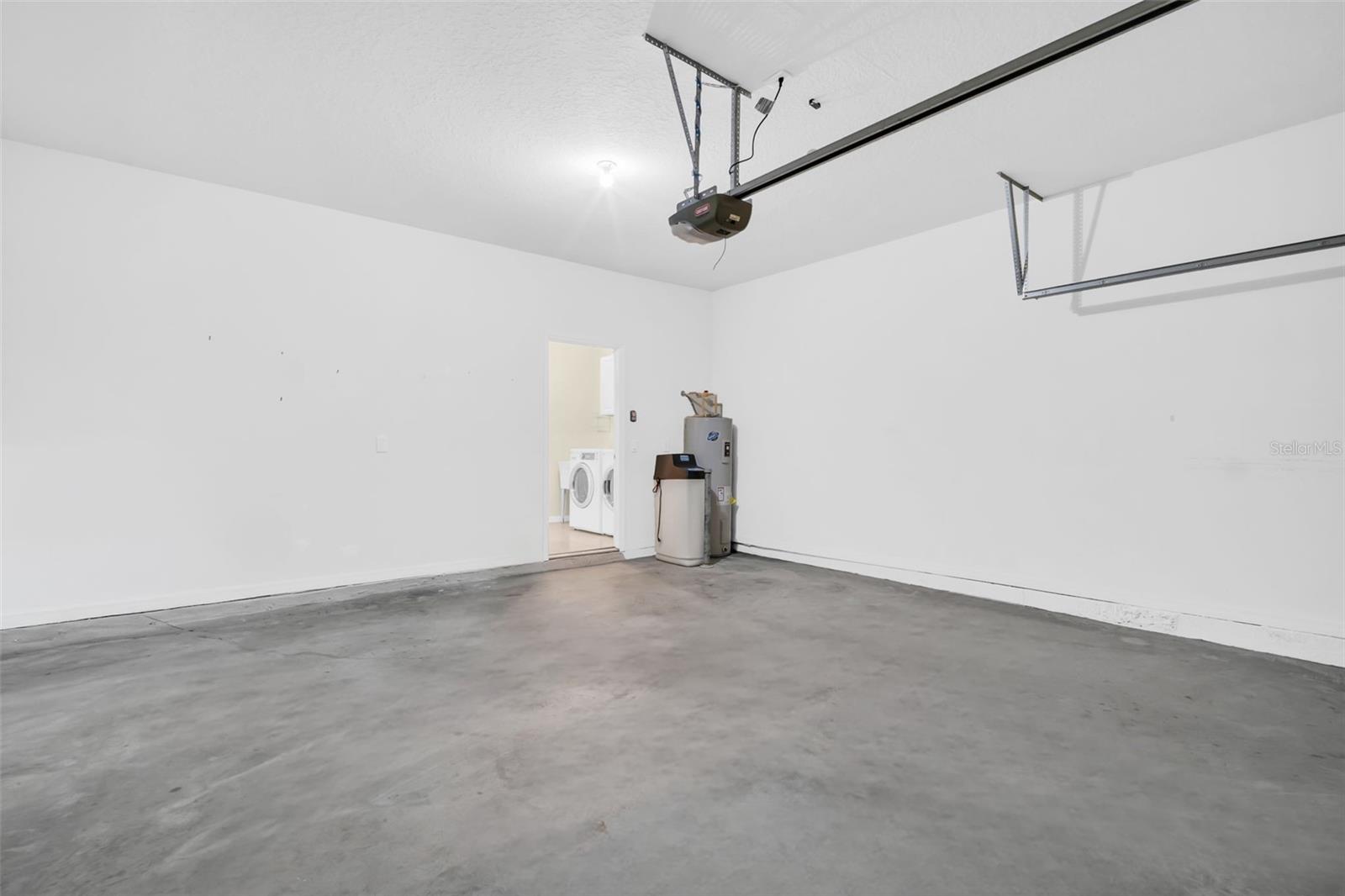 Clean & oversized 2-car garage~