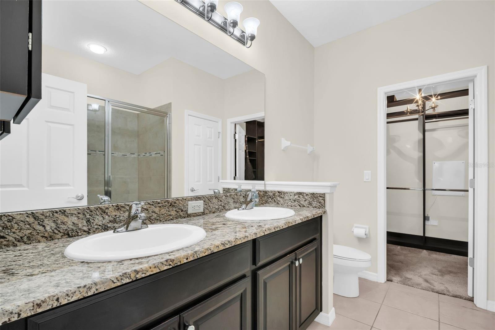 Dual sinks, tasteful lighting, and wonderful walk-in closet~