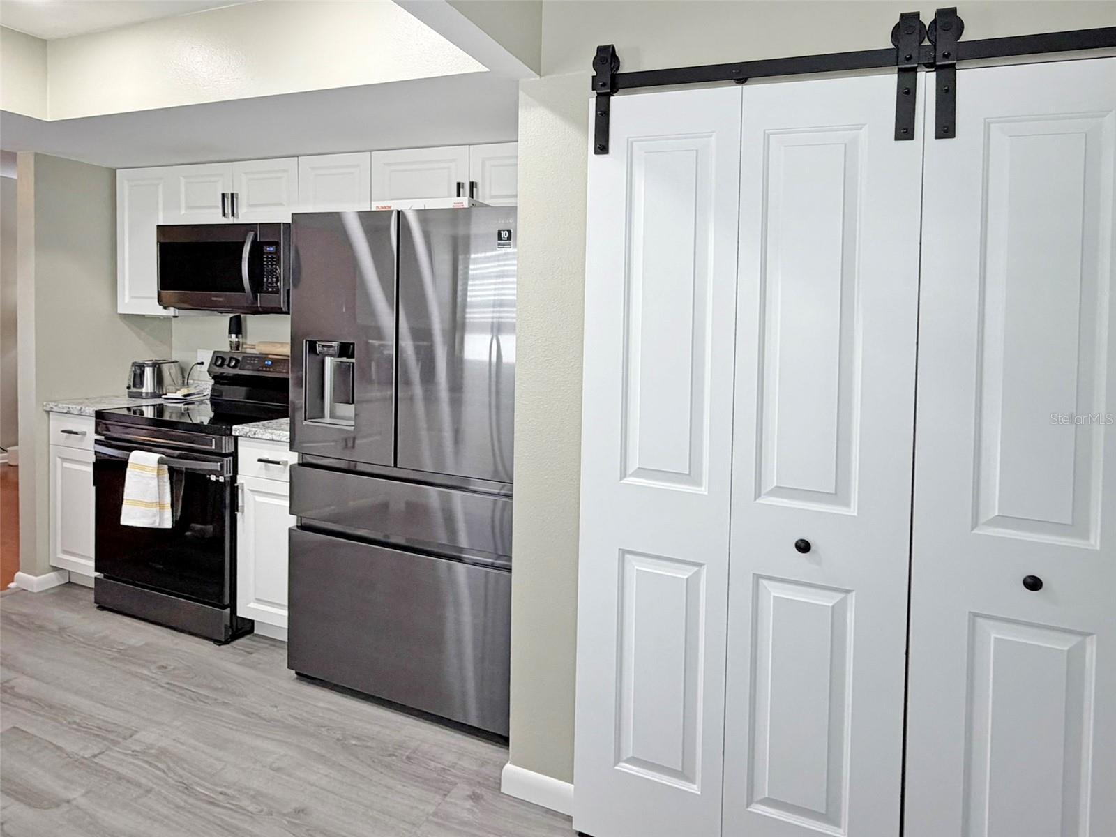 Modern Kitchen & Laundry Closet