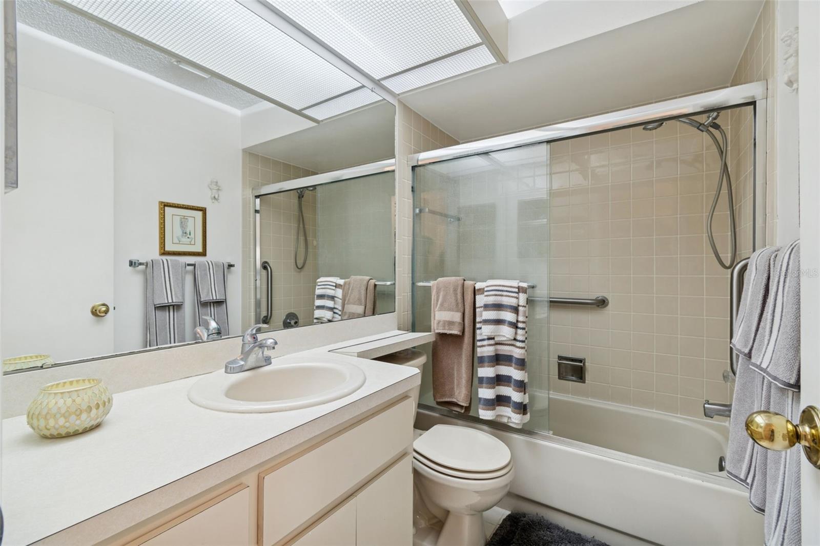 Bath Shower combo. large vanity.