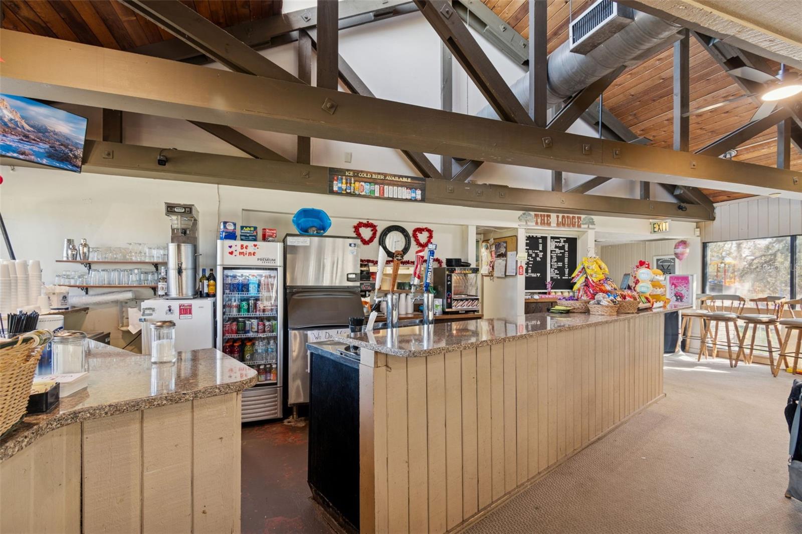 The lodge restaurant Bar AKA 19th hole