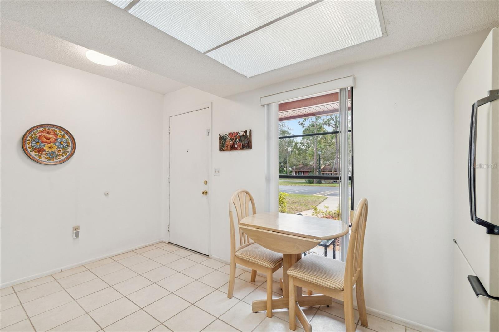 Kitchen light and bright Front garden view