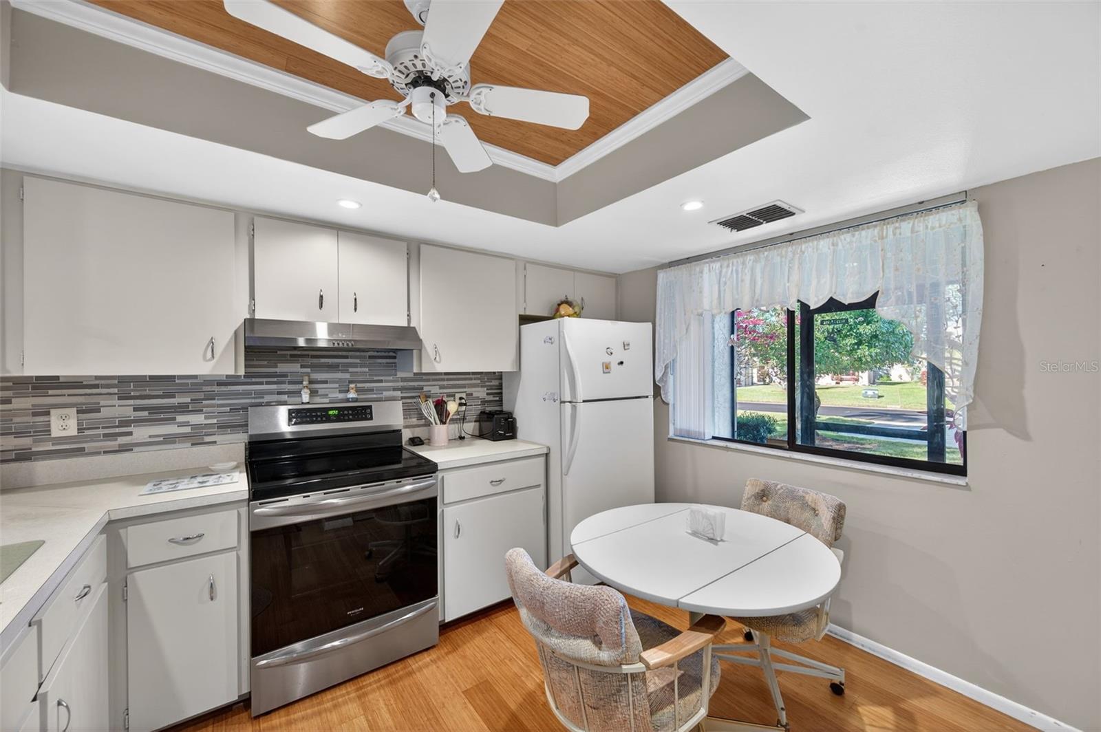 Eating space in kitchen