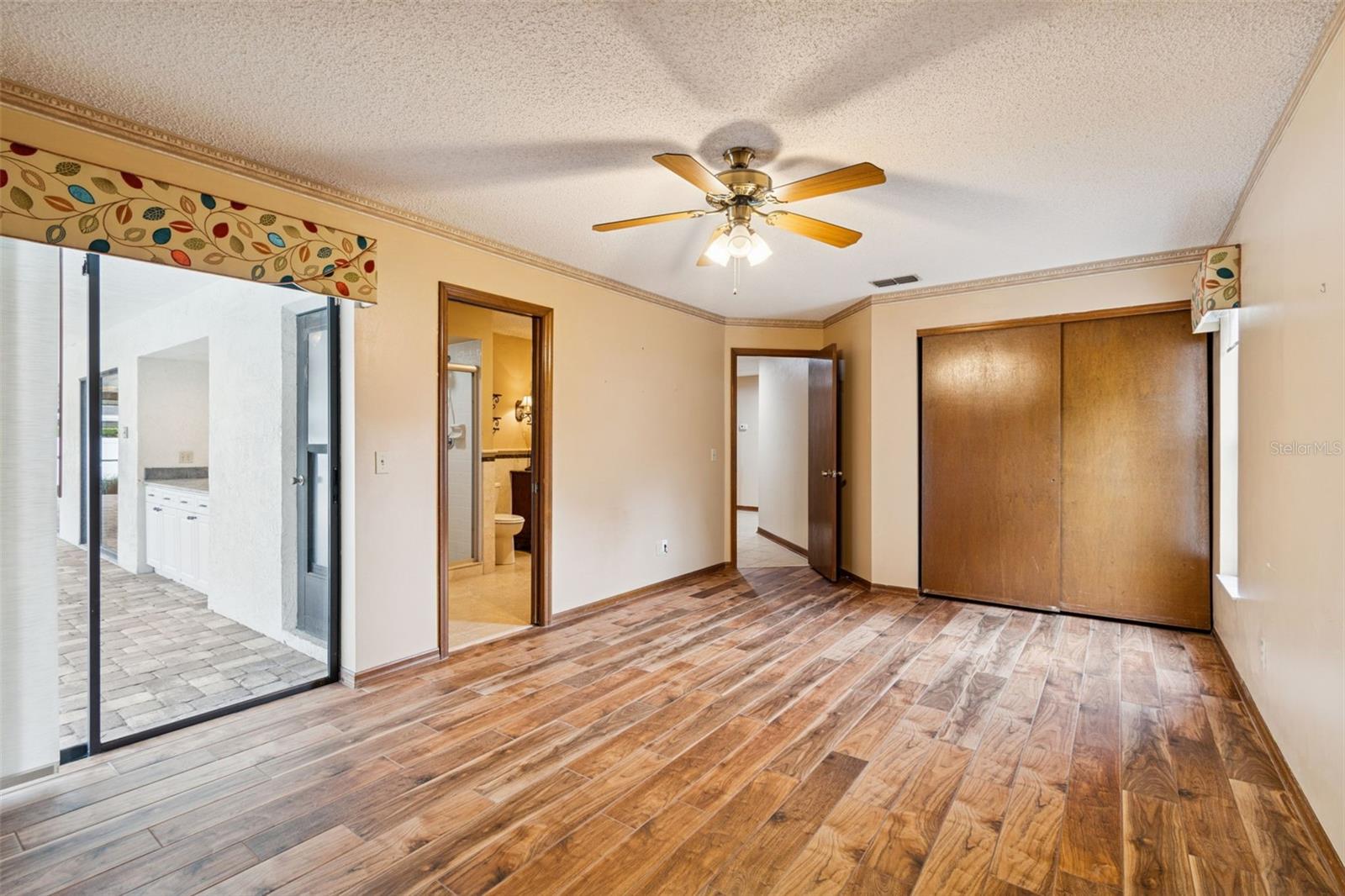 Large Second bedroom with direct access to bathroom