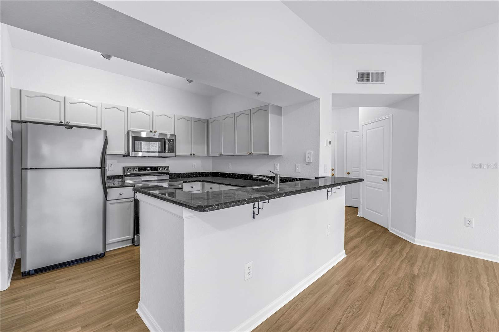 OPEN KITCHEN WITH BAR