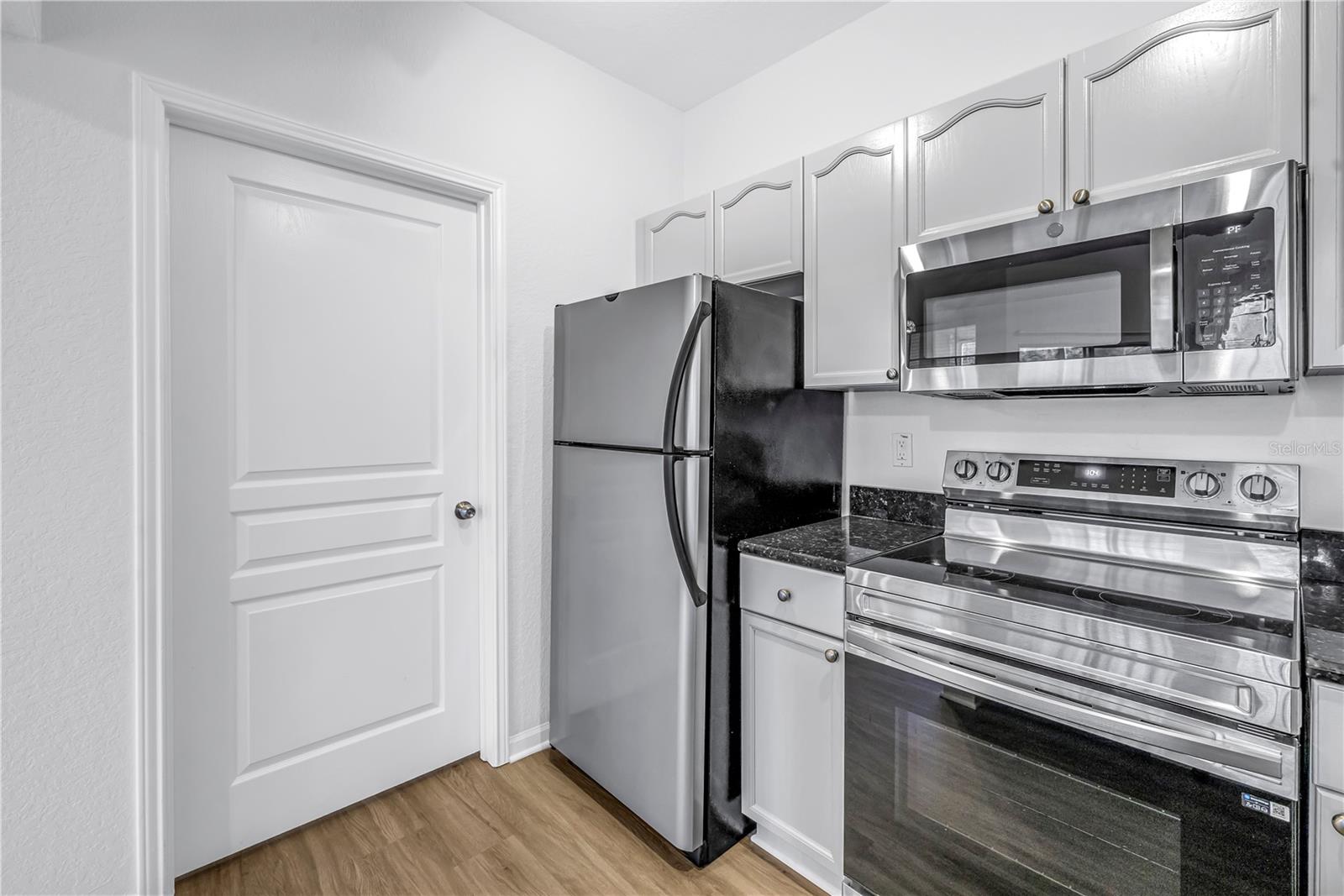 STAINLESS APPLIANCES