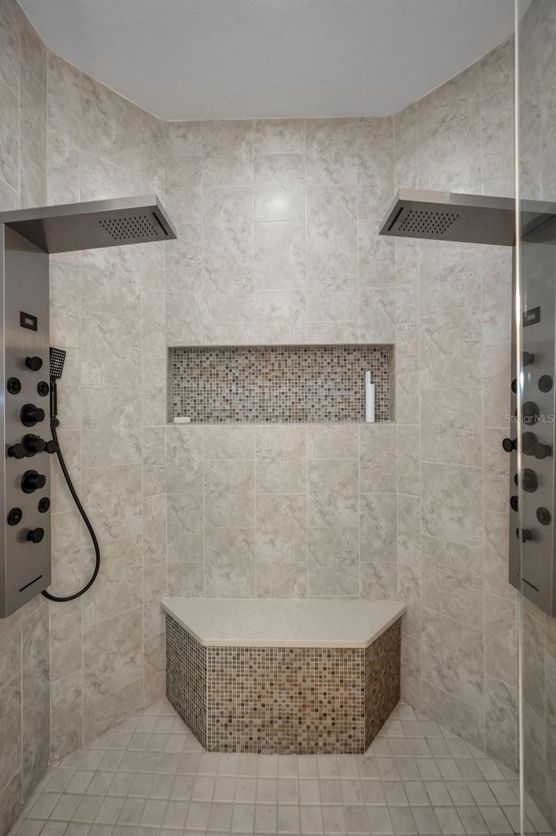 Dual shower jets in step-in shower