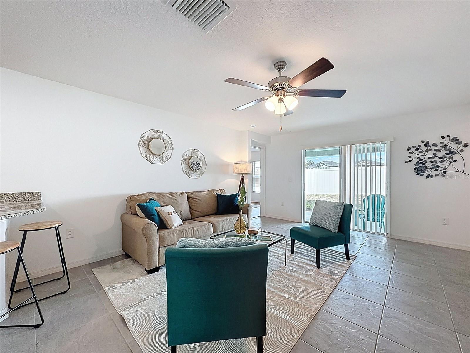 LIGHT AND BRIGHT LIVING ROOM