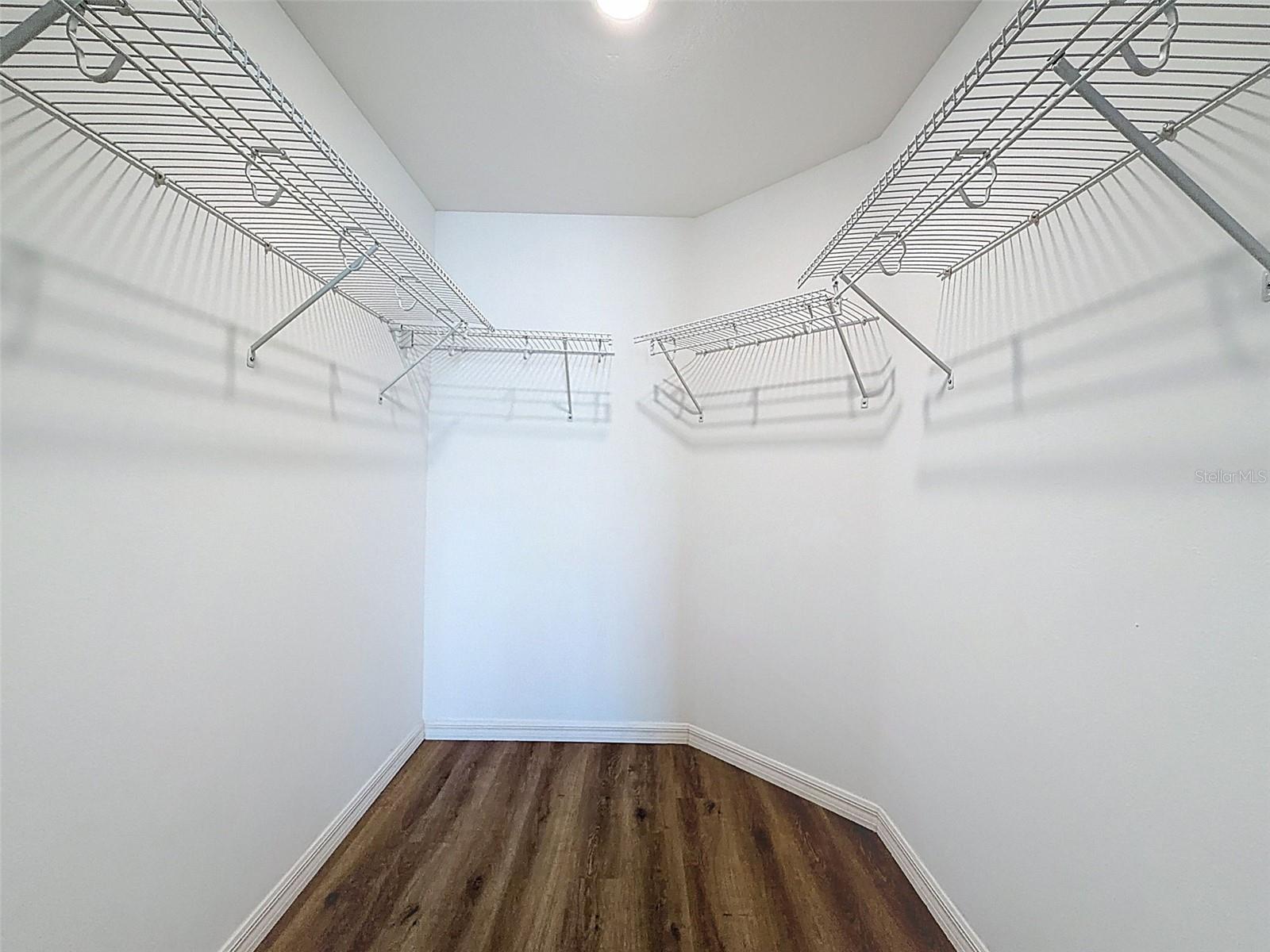 YES PLEASE! WHAT A CLOSET