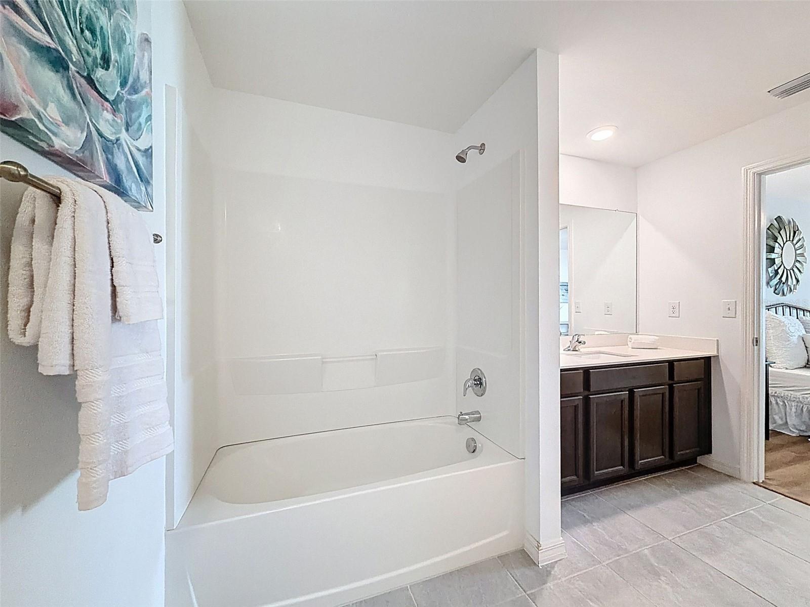 SPACIOUS BATHROOM