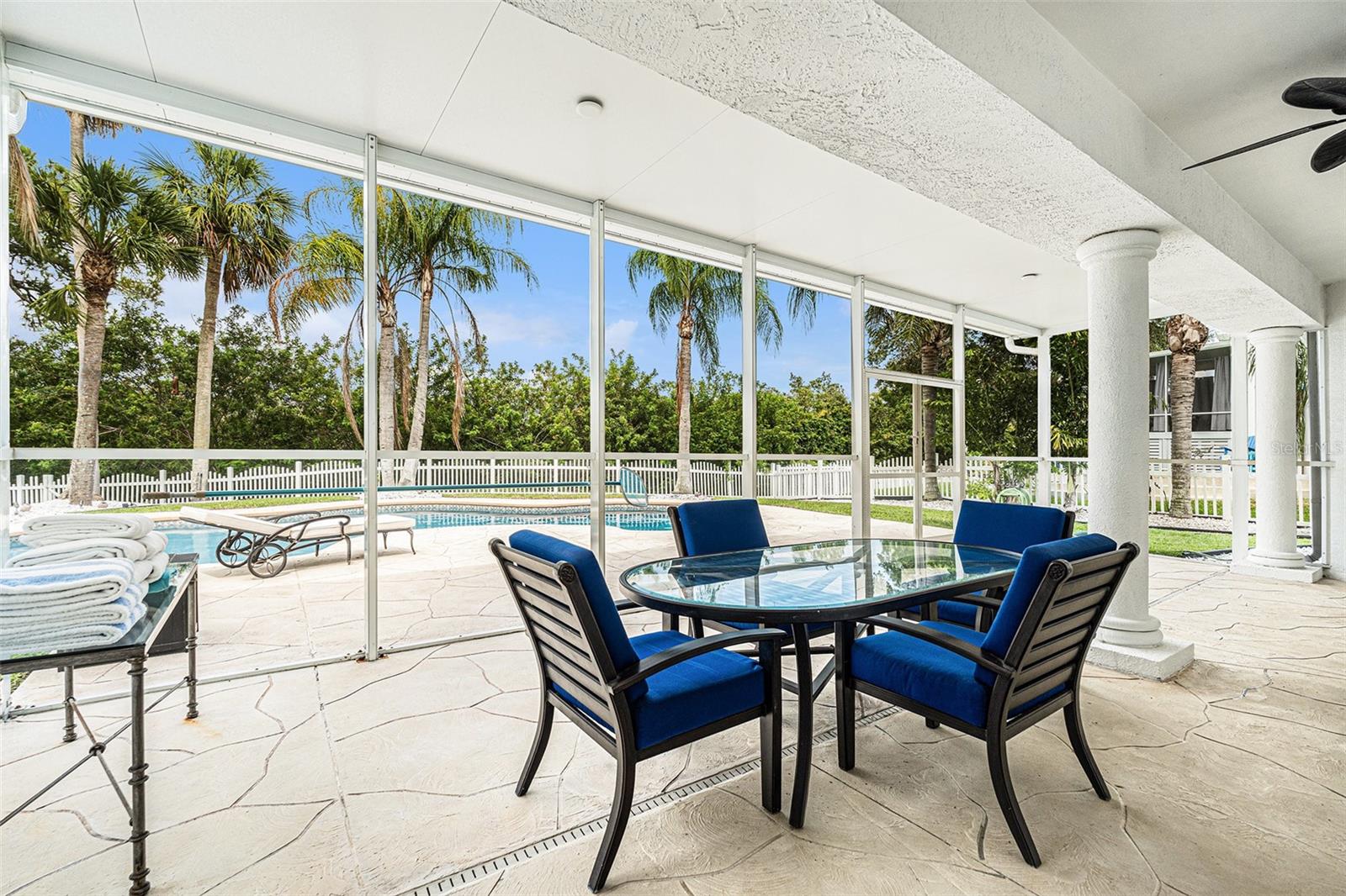 lower screened patio