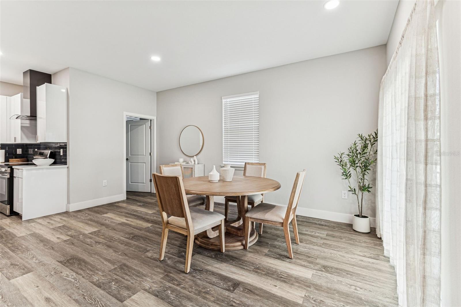 Relaxed Dining Space