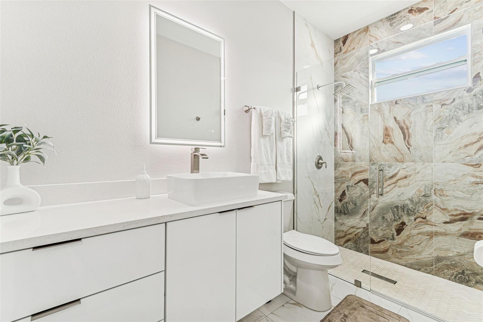 Private Guest Studio Bathroom