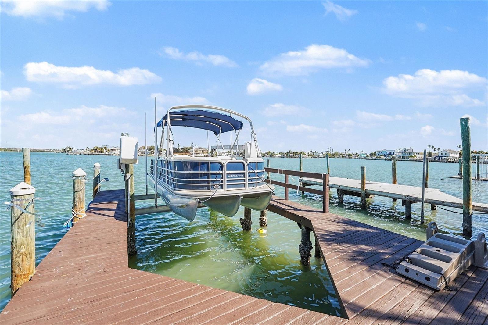 Private Dock w/Boat Lift