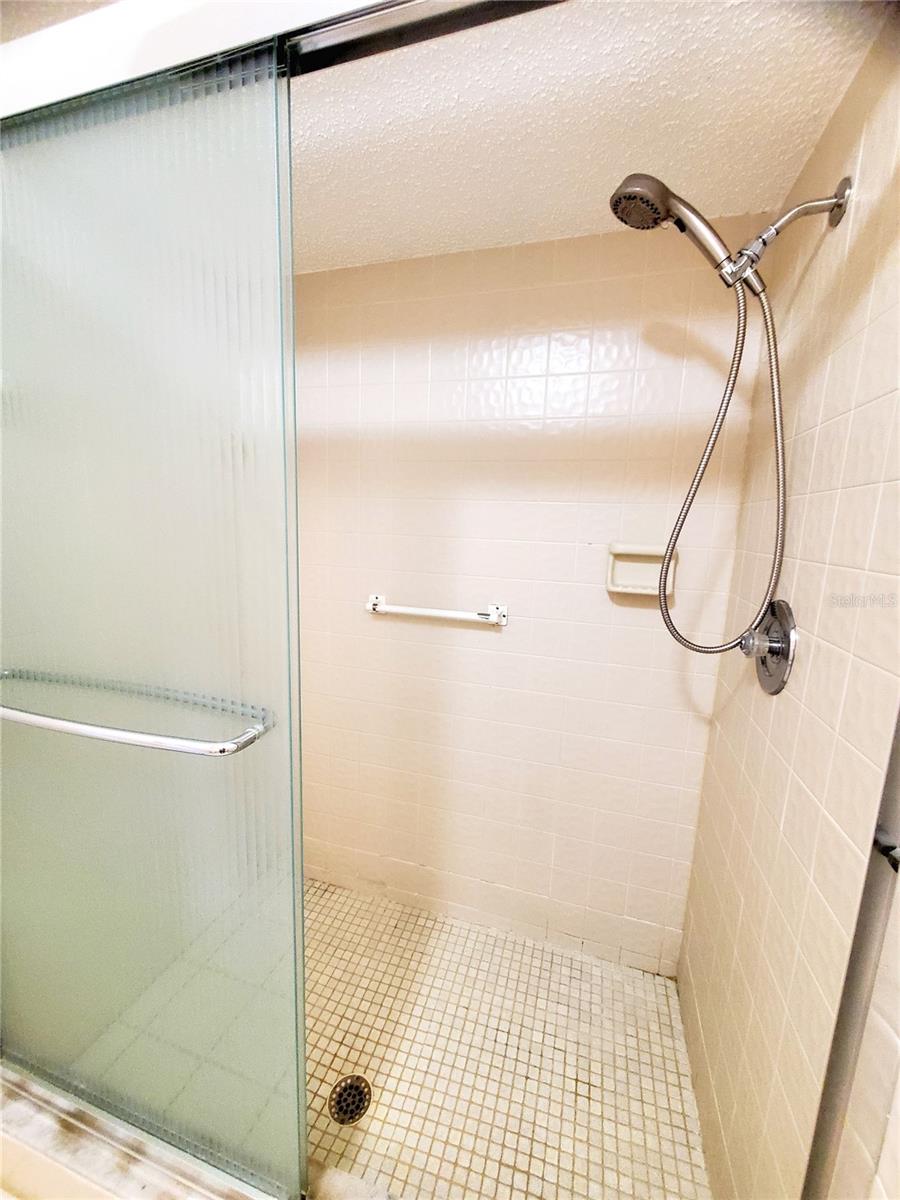 WALK-IN SHOWER