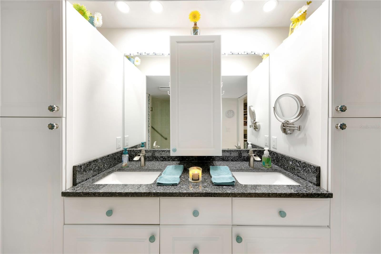 Master Bedroom - Vanity