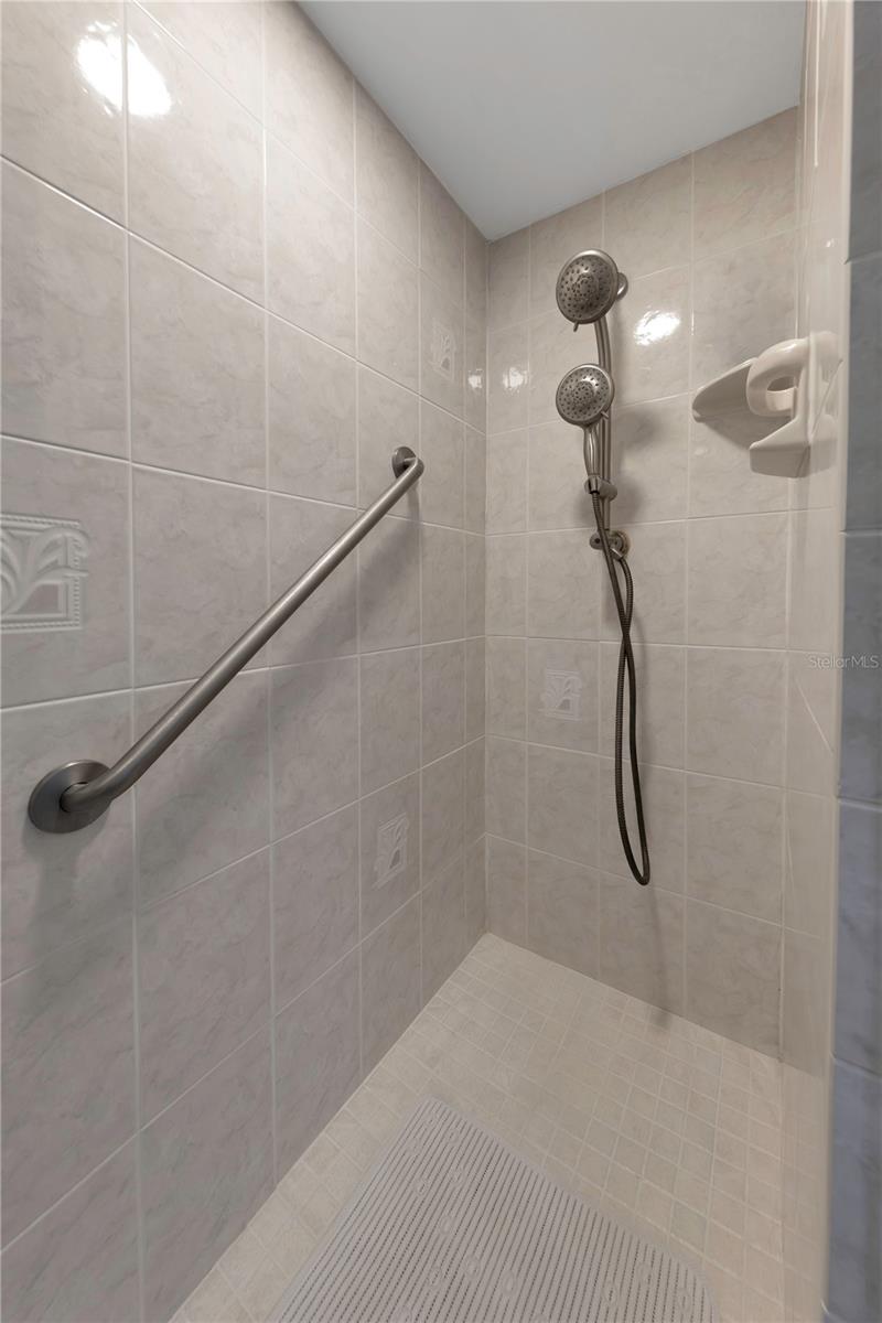 Master Bedroom - Shower