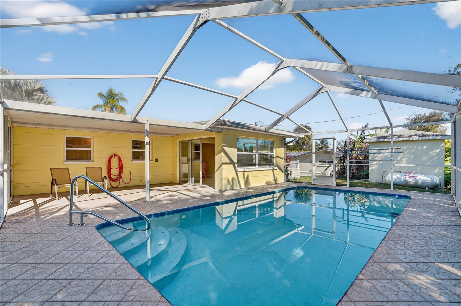 Caged in for less clean up