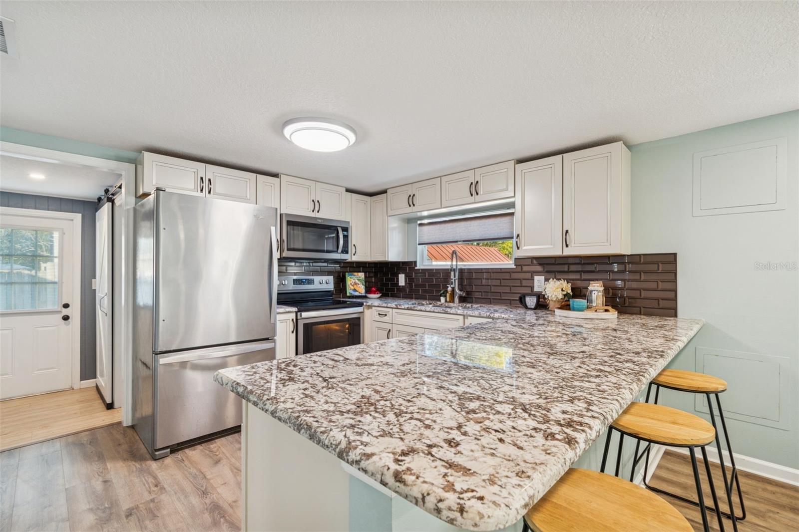 Stunning granite countertops!