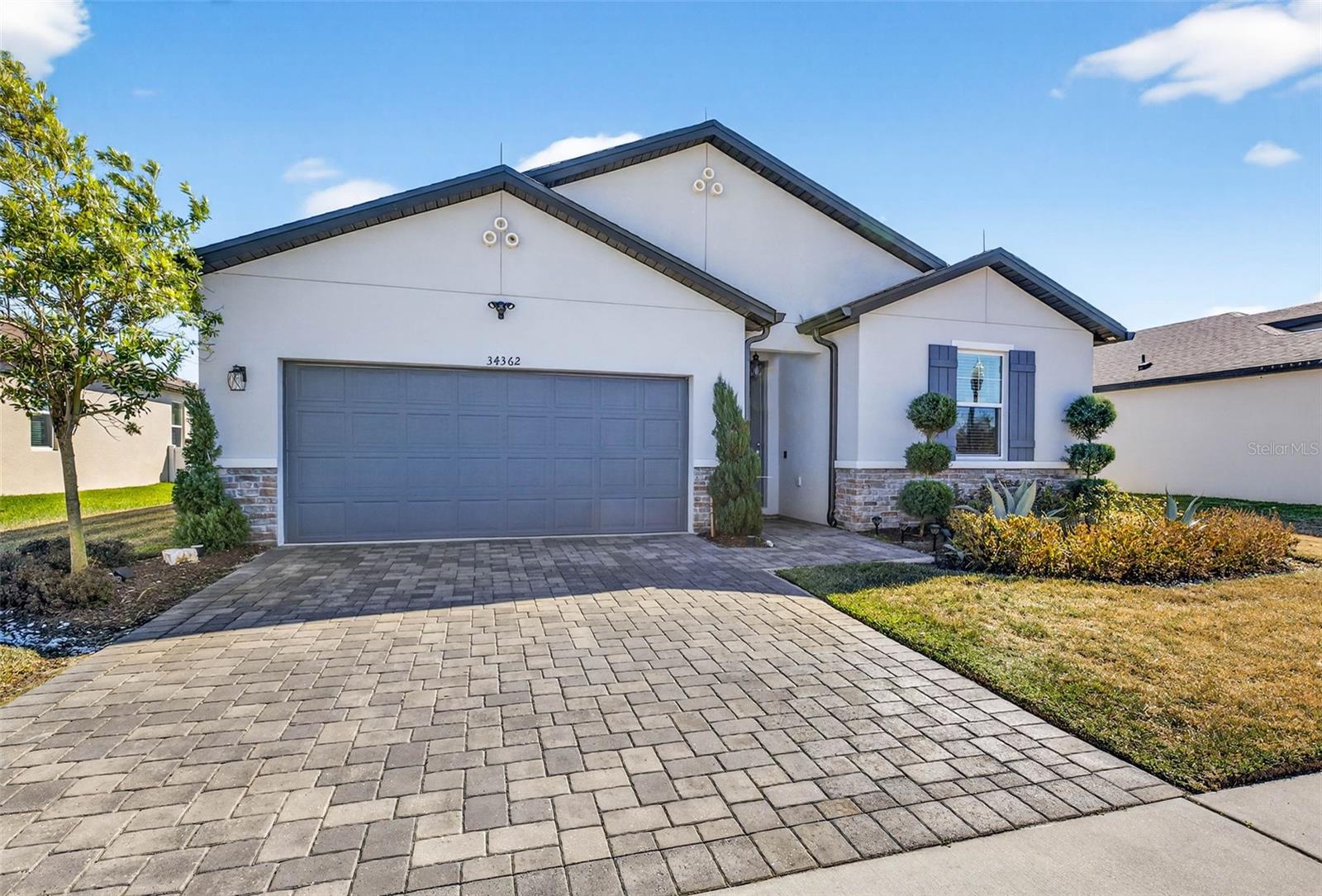 3 Bed, 2 bath, STUNNING interior!