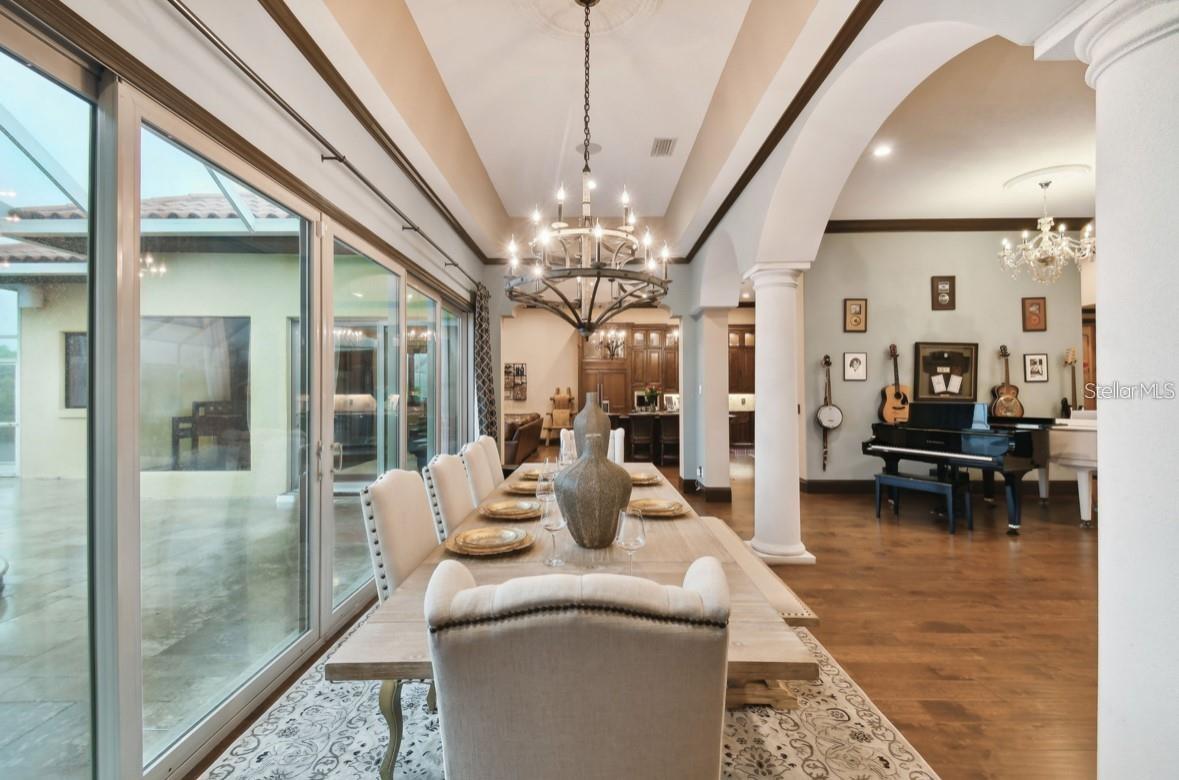 dining room towards kitchen