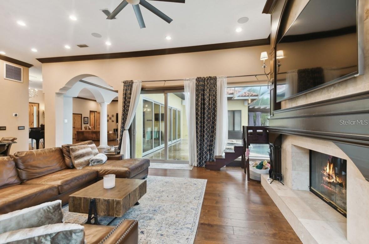 family room towards pool