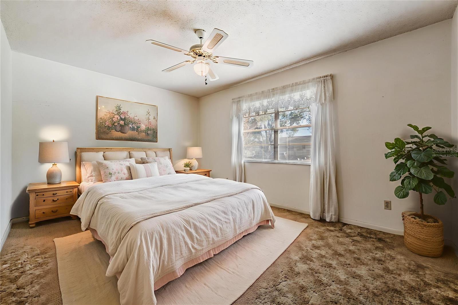 This photo has been Virtually Staged.