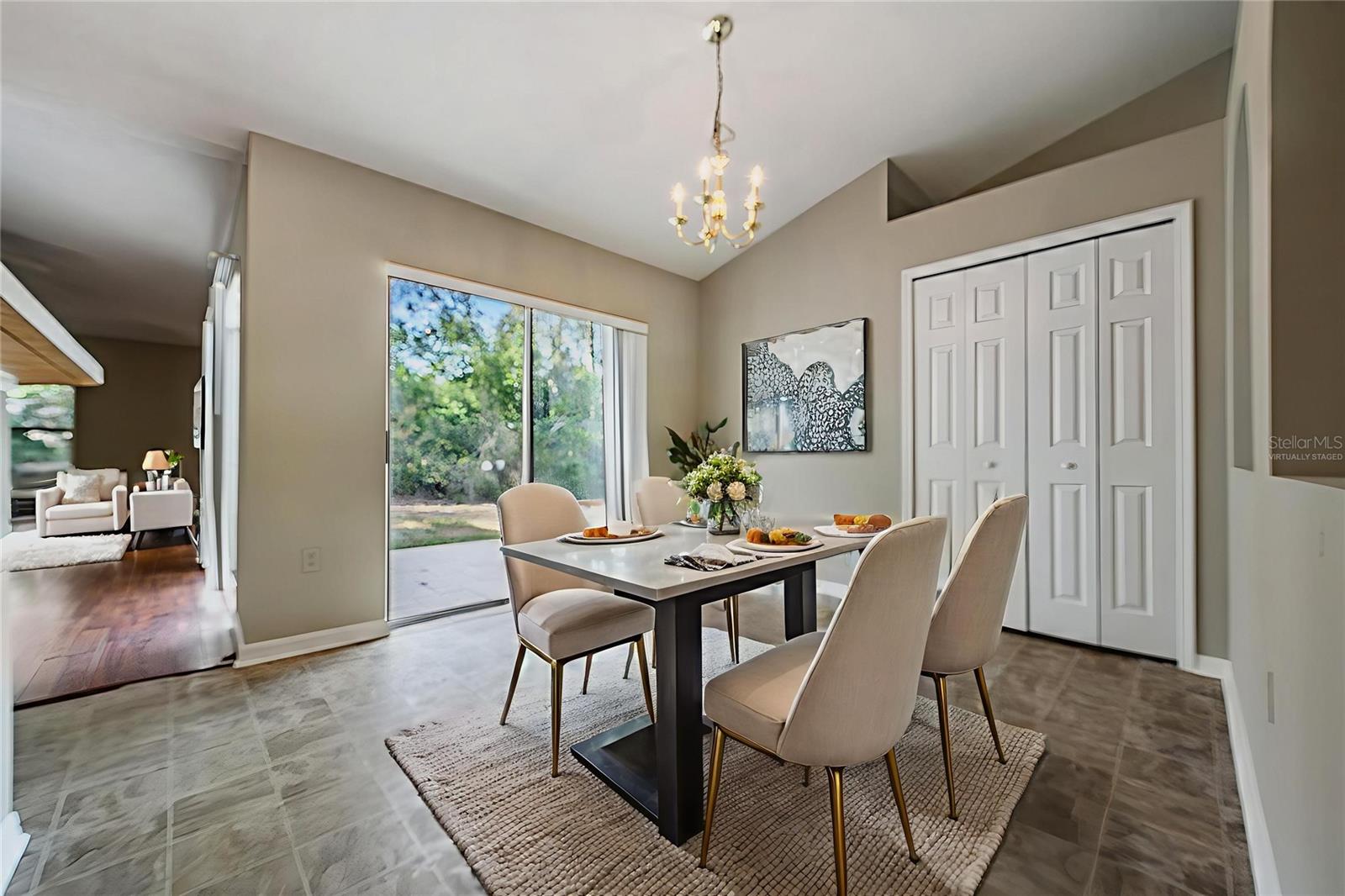 This photo has been Virtually Staged.