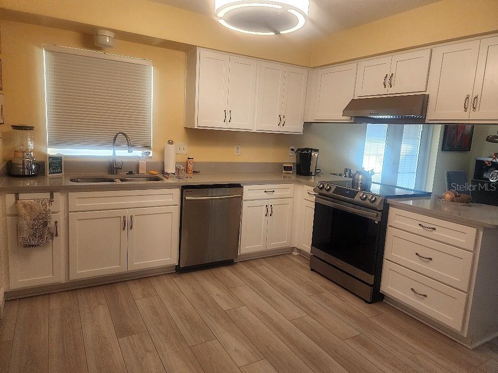 partial kitchen view