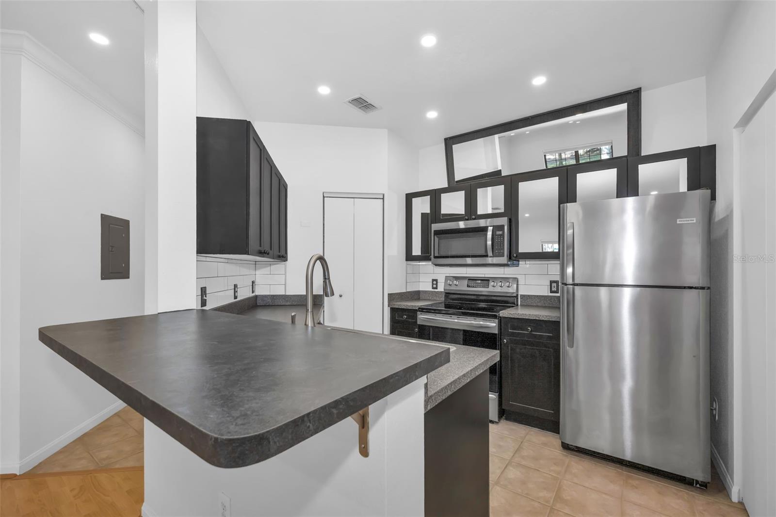 NEWER STAINLESS APPLIANCES