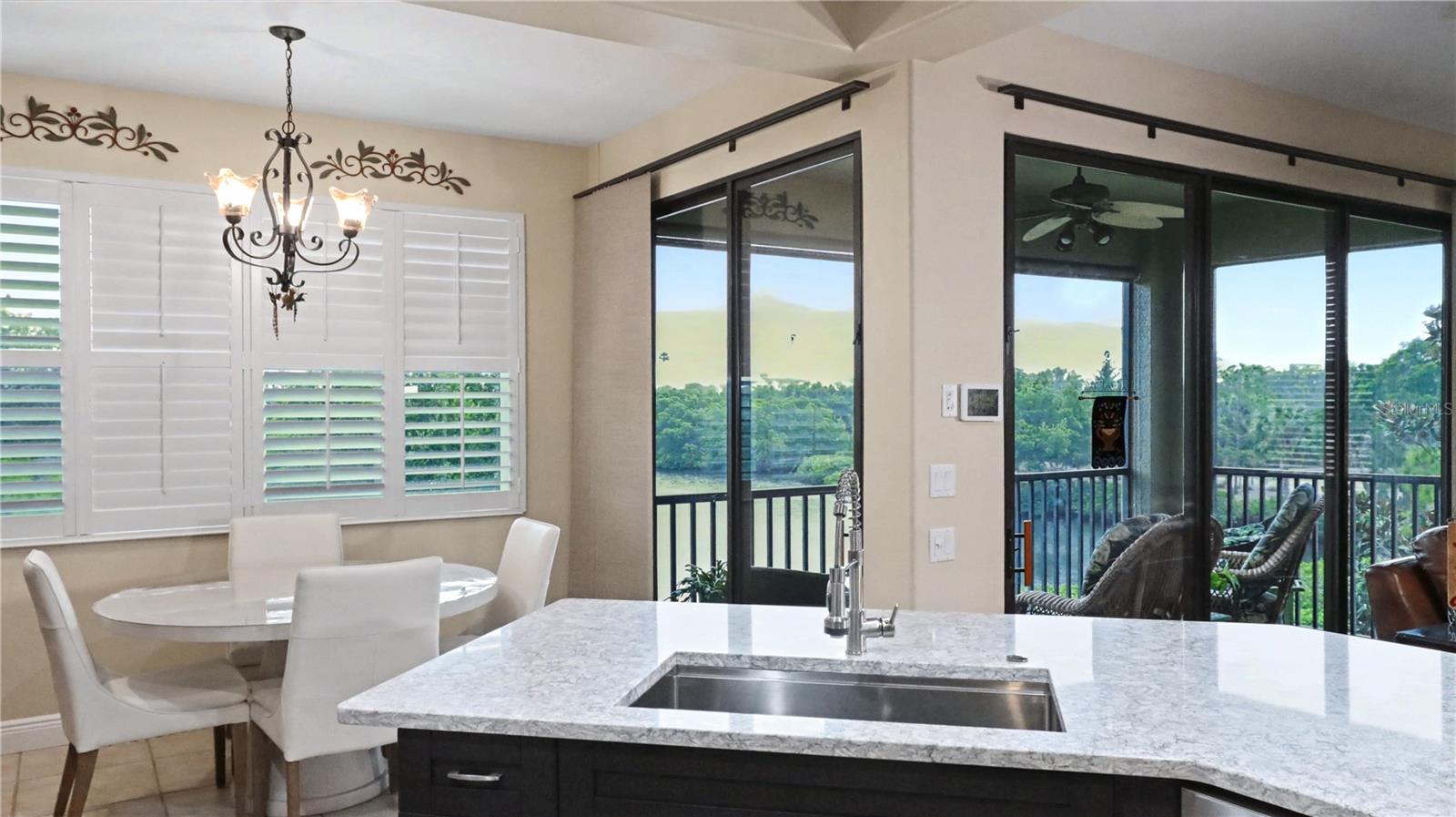 Breakfast Area and 2 floor balcony