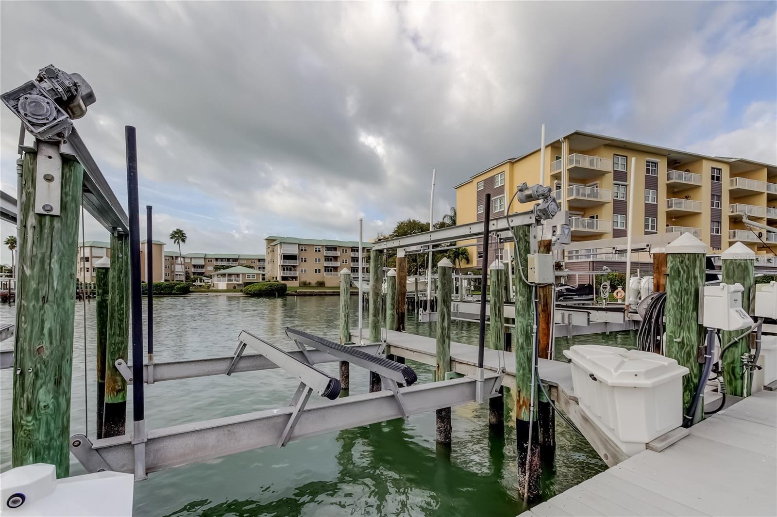 16,000 lb. Boat Lift