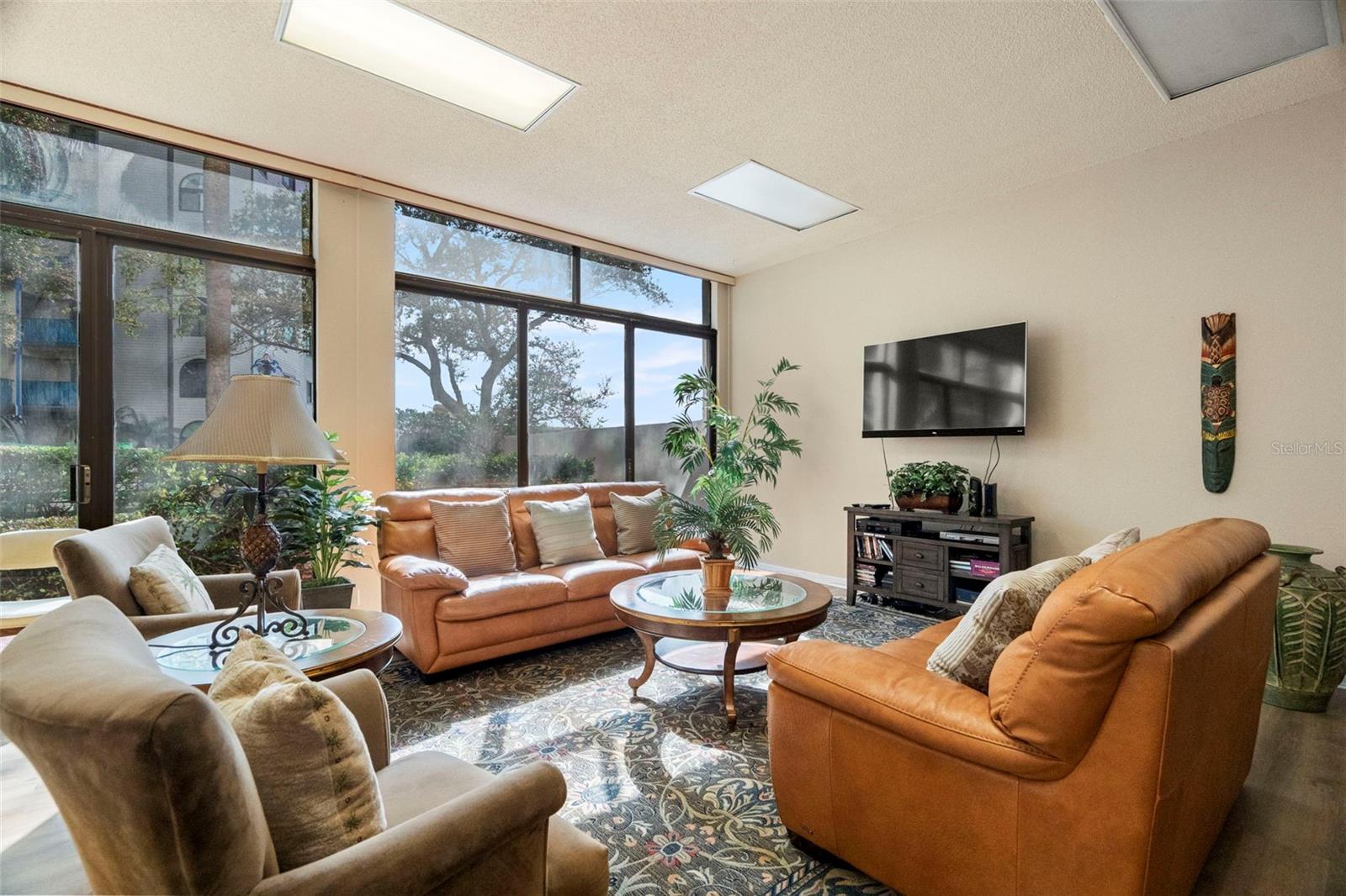 Amenity:  Community lounger area