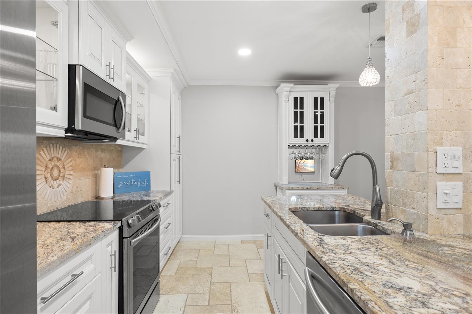 Kitchen with new paint thru-out including ceilings