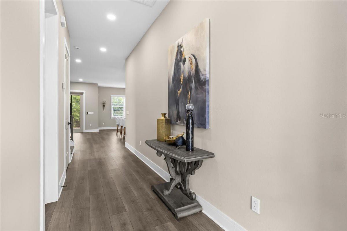 Hall Entry 10' Ceilings