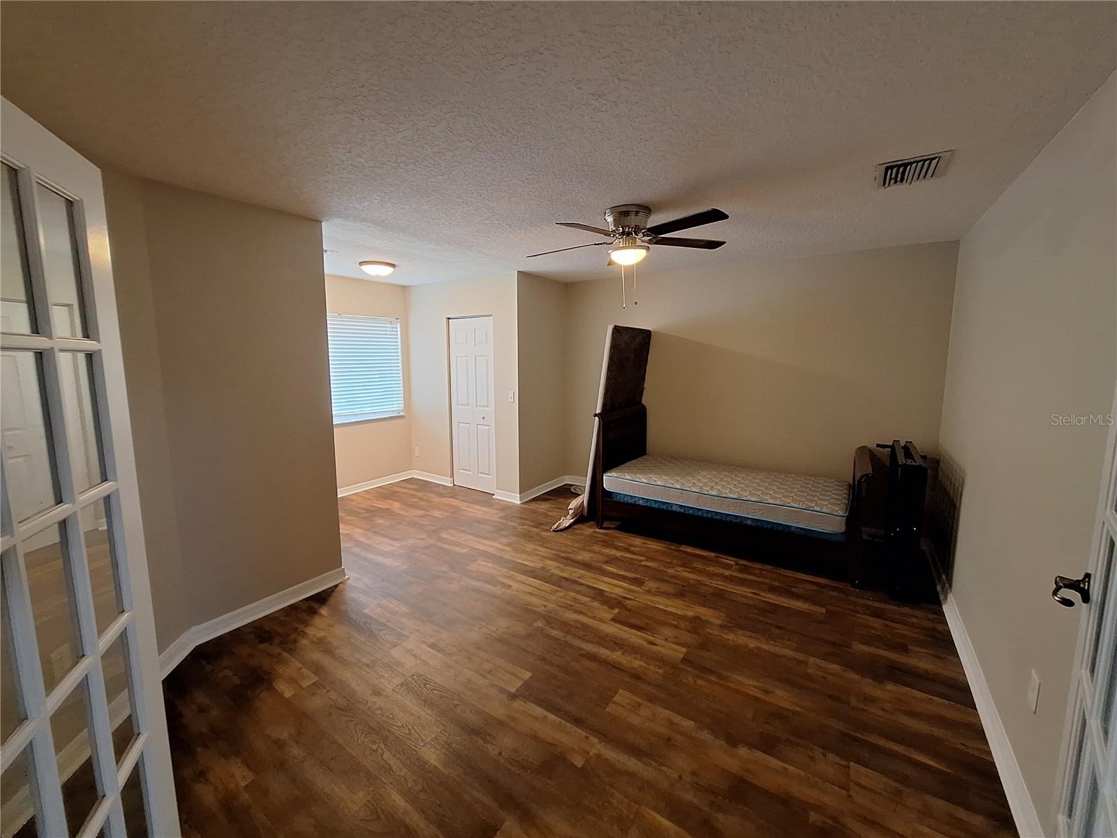 2nd HUGE bed room up perfect 2nd mstr