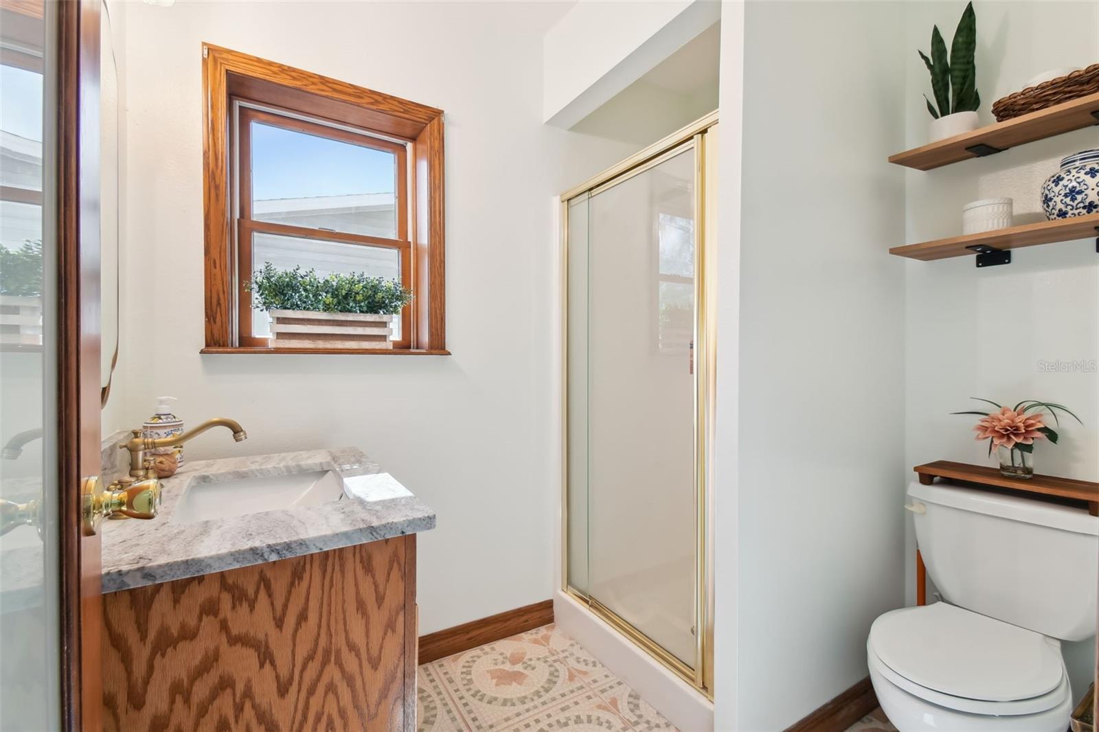 Downsatirs Full Bath w/ Walk in Shower