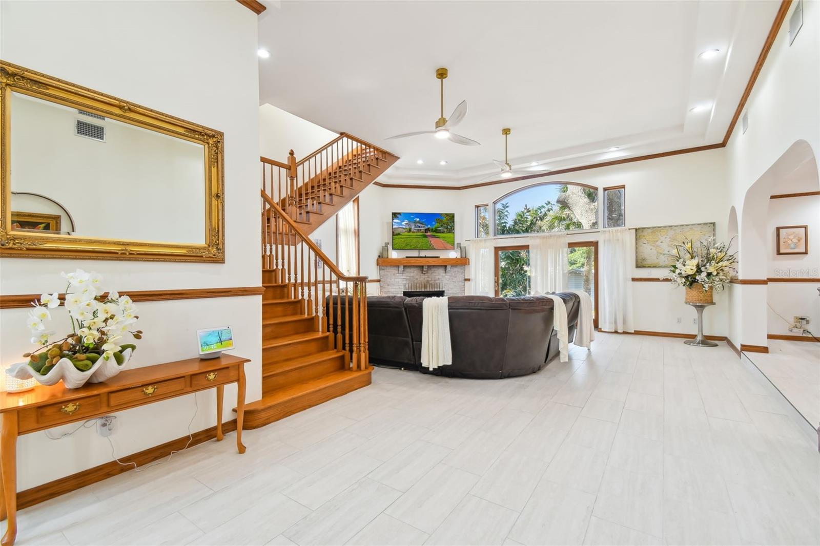 Great Room 12' + ceilings