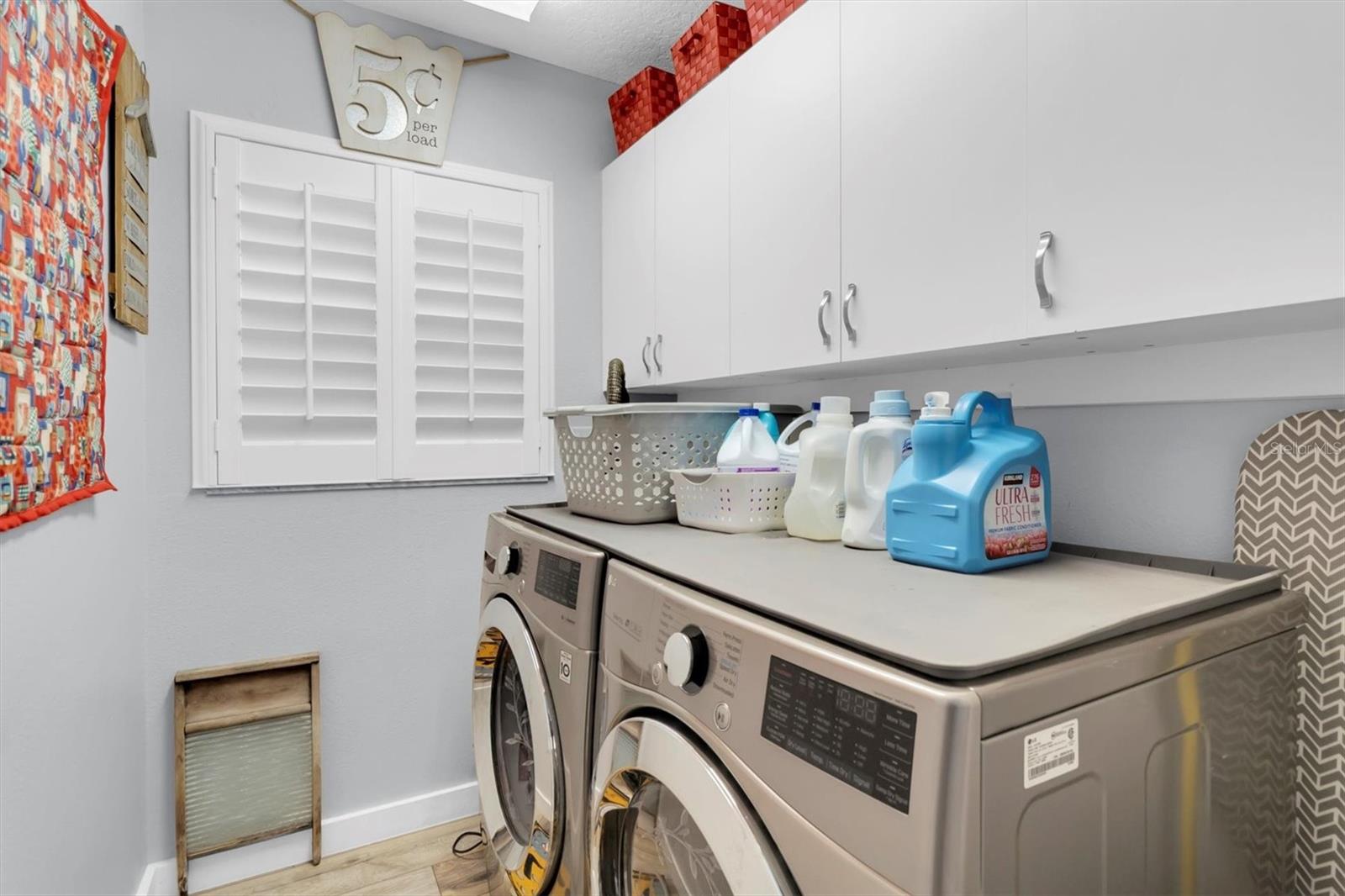 INDOOR LAUNDRY ROOM