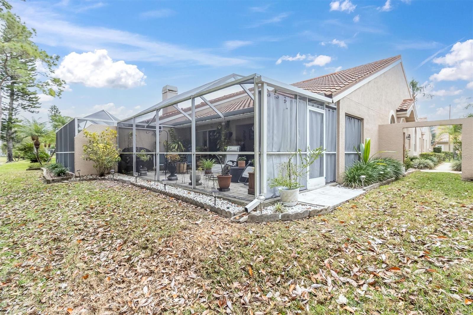 EXPANSIVE SCREENED IN PATION AREA